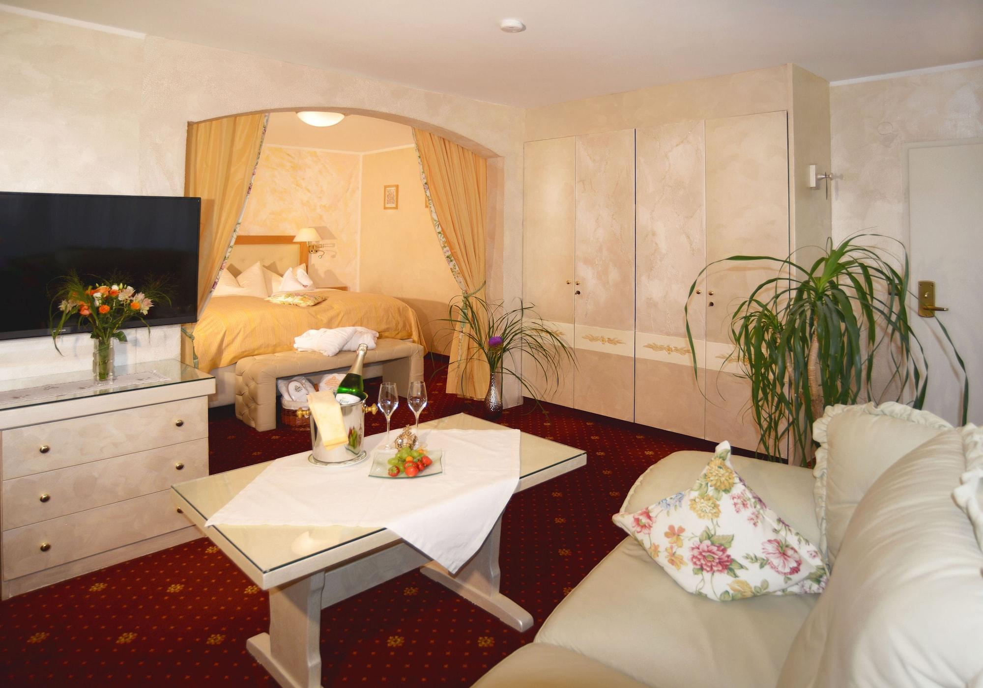 Hotel Krone Igelsberg ฟรอยเดนชตัดท์ ภายนอก รูปภาพ