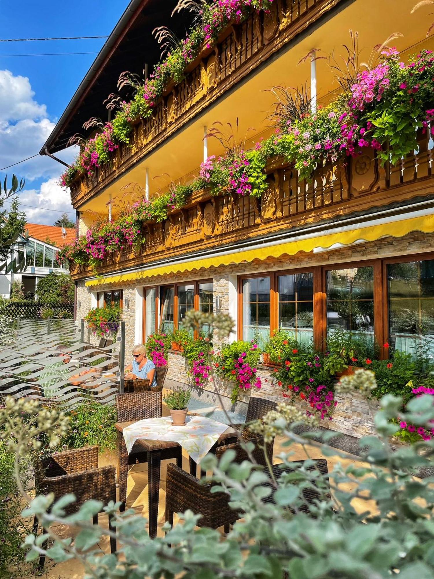 Hotel Krone Igelsberg ฟรอยเดนชตัดท์ ภายนอก รูปภาพ