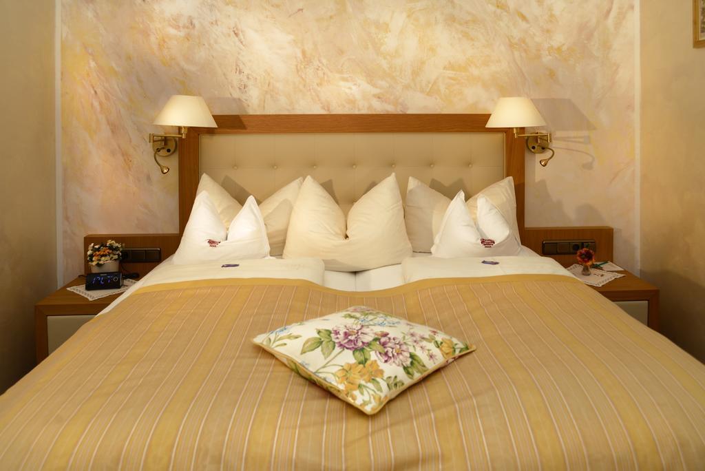 Hotel Krone Igelsberg ฟรอยเดนชตัดท์ ภายนอก รูปภาพ