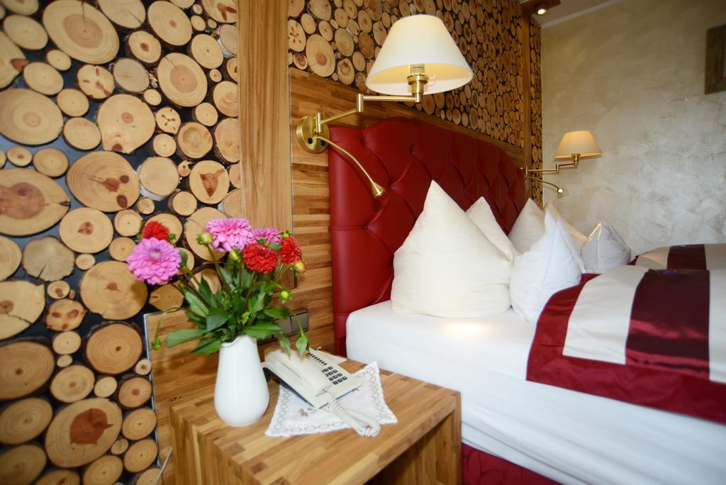 Hotel Krone Igelsberg ฟรอยเดนชตัดท์ ภายนอก รูปภาพ