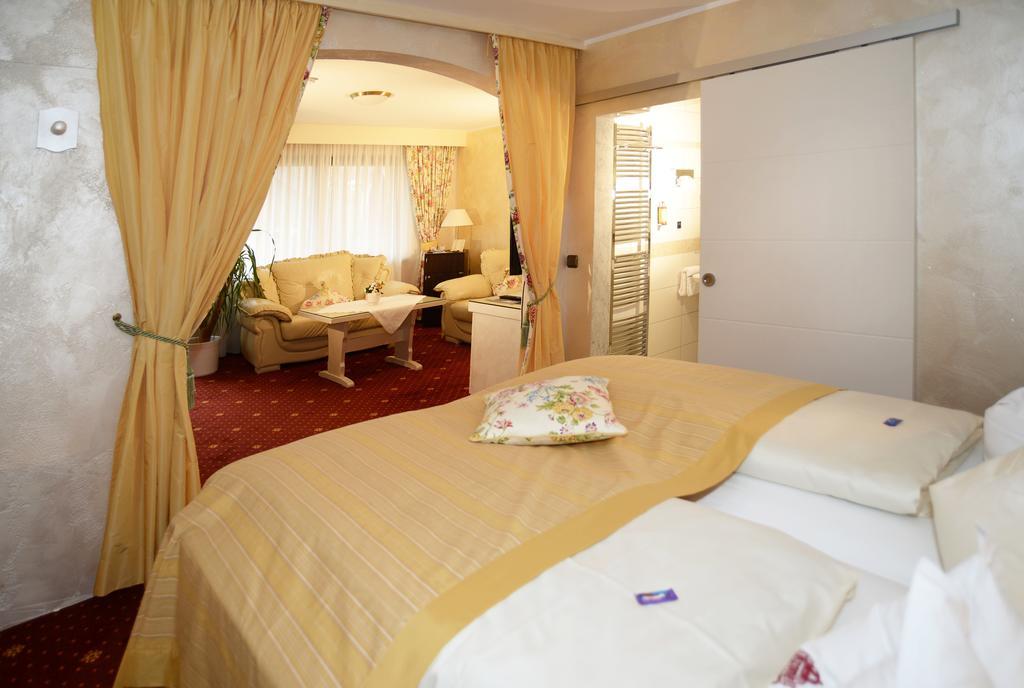 Hotel Krone Igelsberg ฟรอยเดนชตัดท์ ภายนอก รูปภาพ